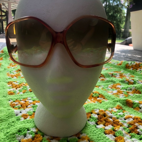 SOLD Vintage 70s Red Oversized Sunglasses - Picture 3 of 4